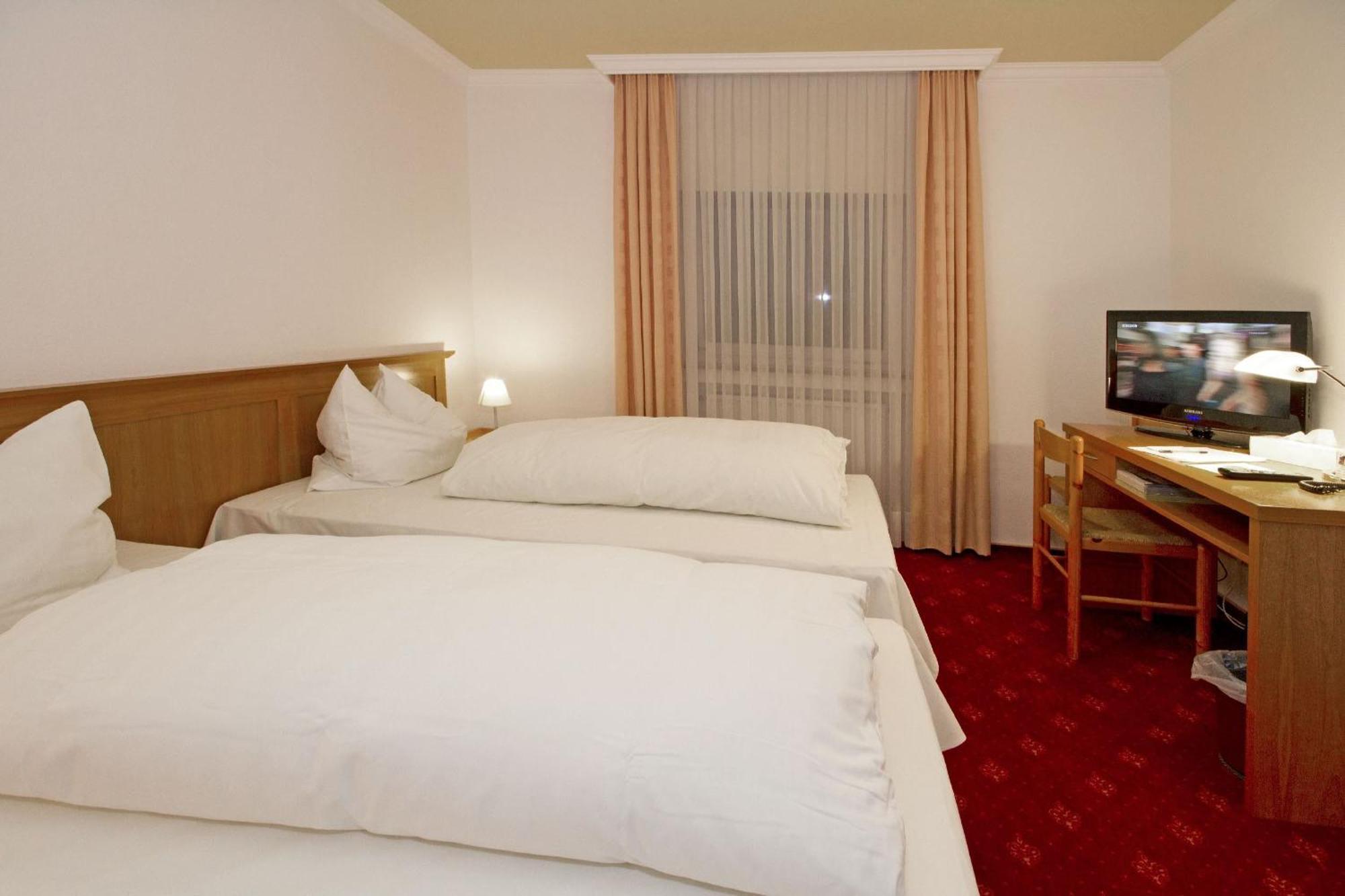 Hotel Mennicken Вюрзелен Екстер'єр фото