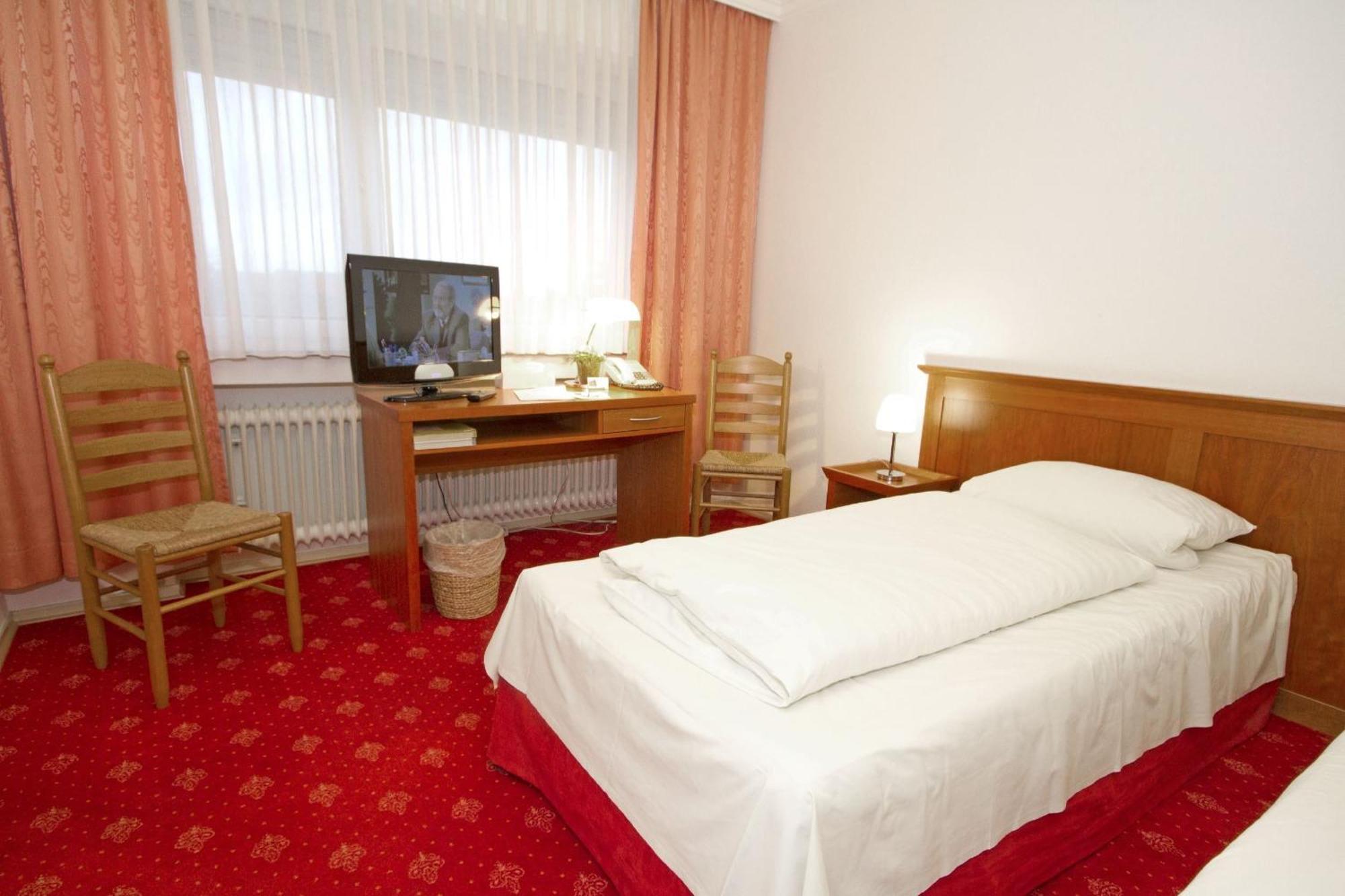Hotel Mennicken Вюрзелен Екстер'єр фото