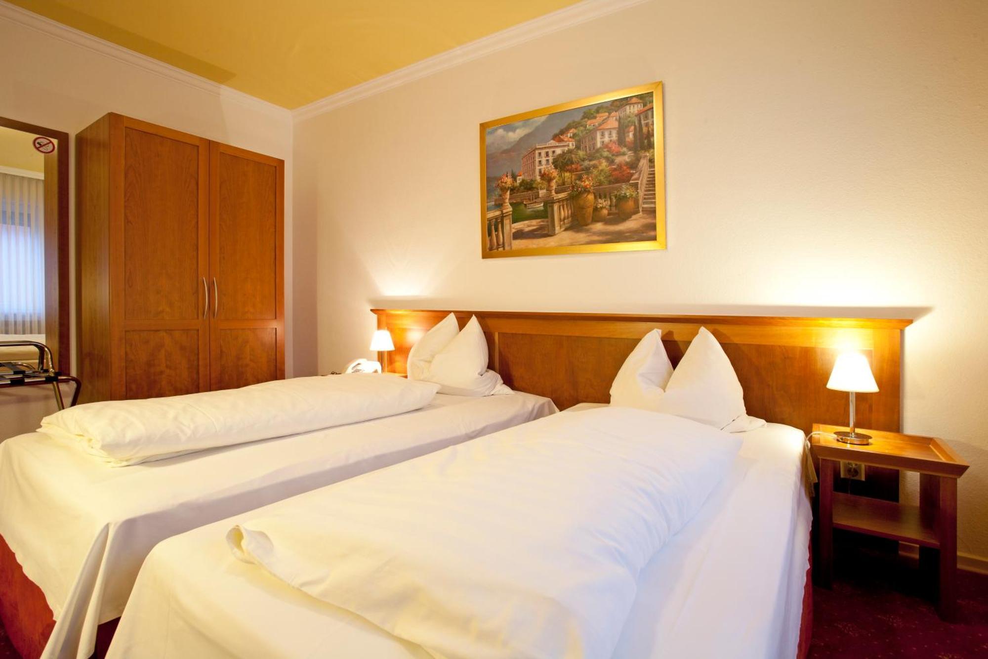 Hotel Mennicken Вюрзелен Екстер'єр фото